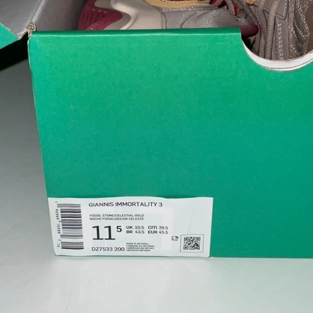 NWOT, Nike Giannis Immortality 3 Basketball, Men’s 11.5